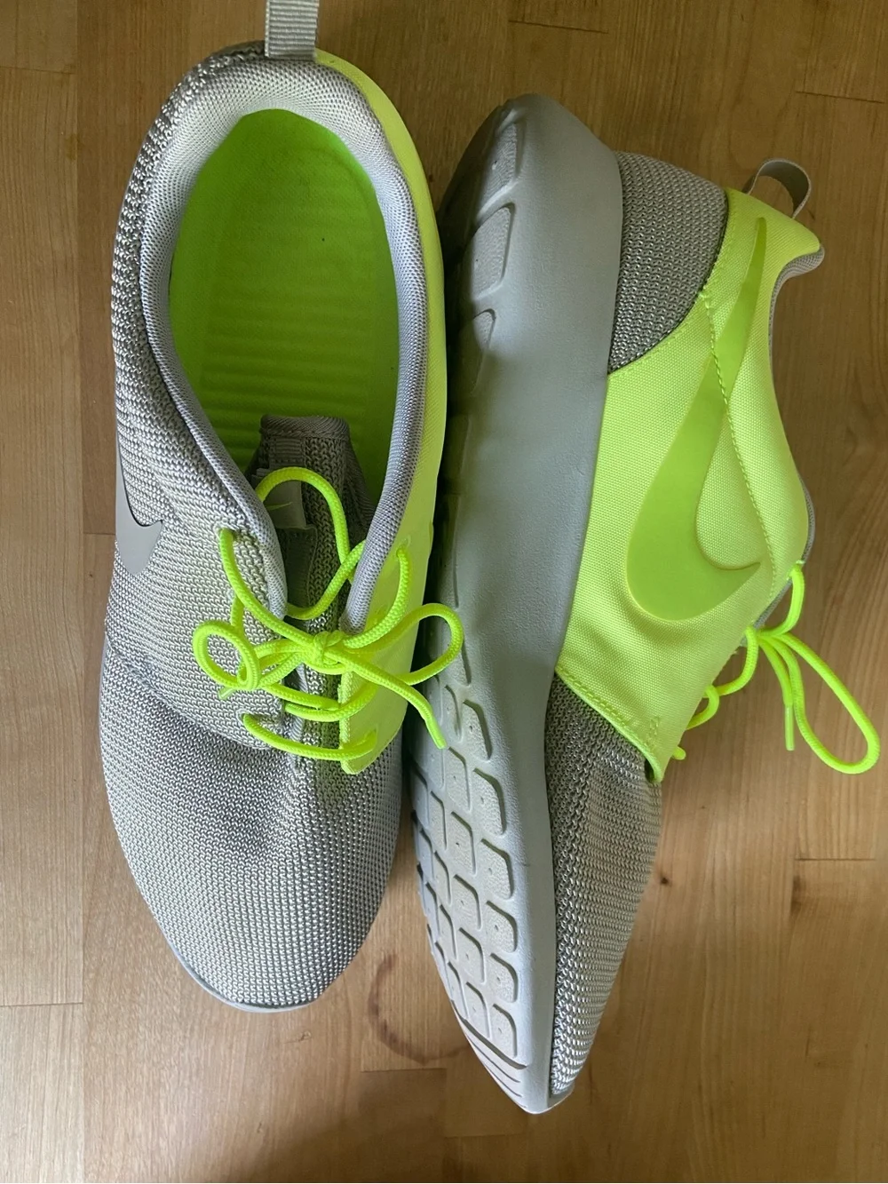 Nike Roshe Run “Classic Stone/Volt” sz 13D